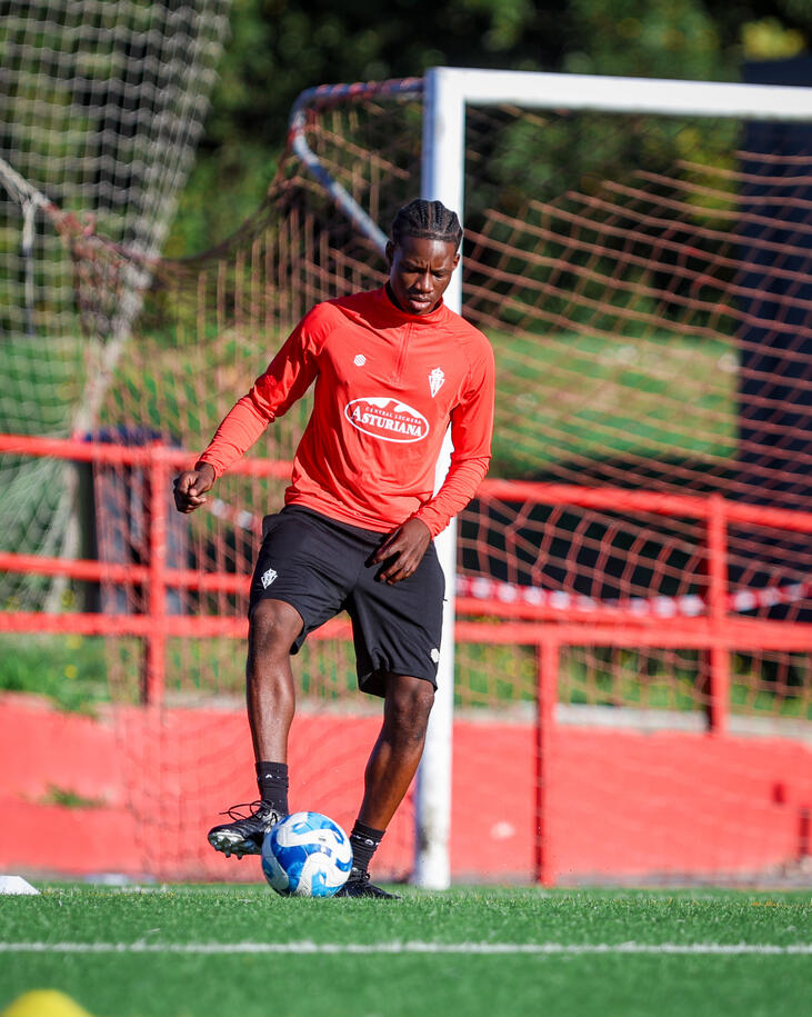 Khari at Sporting de Gijón